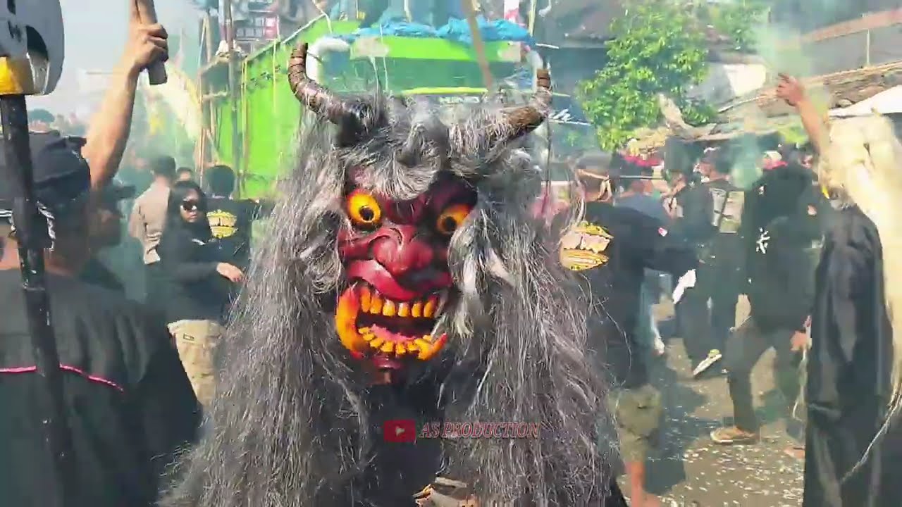 Meriah sekali‼️banyak kesenian barongan ikut meramaikan karnaval juwangi memeriahkan HUT RI KE 80