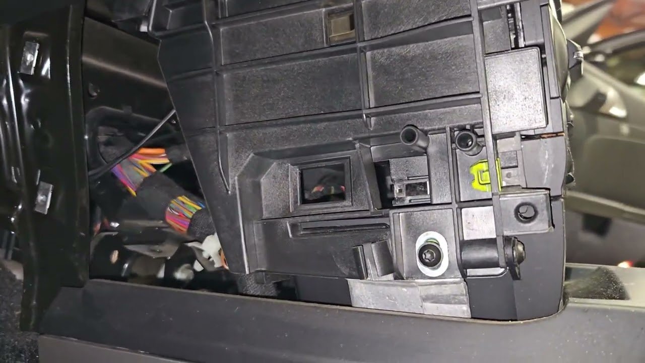 Замена блока управления климат-контролем в Porsche Boxster 2010 года