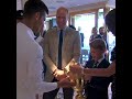 ノバク ジョコビッチがジョージ王子にウィンブルドンのトロフィーを持たせた ノバク ジョコビッチがジョージ王子にウィンブルドンのトロフィーを持たせた