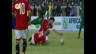 كوميديا الكابيتانو حسام غالي وعرقلته لـ  حمادة طلبة  في مباراة مصر ونيجيريا