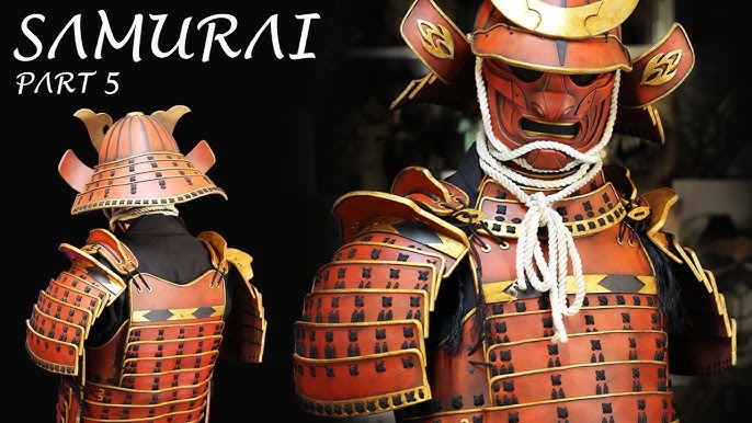 Detalle de armadura samurai con máscara y casco, realizada…