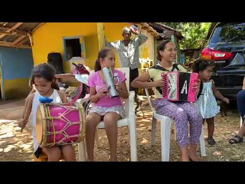 las divinas tocando a trio musica tipica