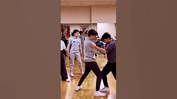 نظرات ليا ليتشا تواغيز 