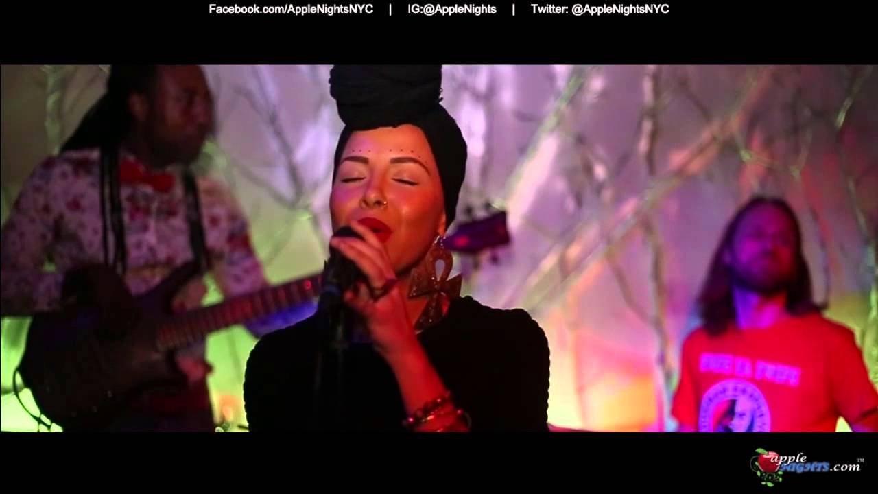 Riva and Monvelyno feat. Genasyde "Diamonds" by: AppleNights.com