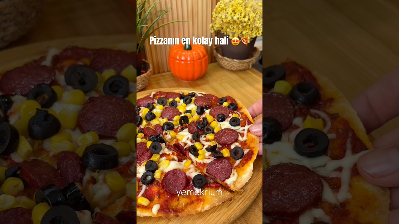 Kolay Pizza 🍕😍 #pizza #pratiktarifler #yemektarifleri #shorts