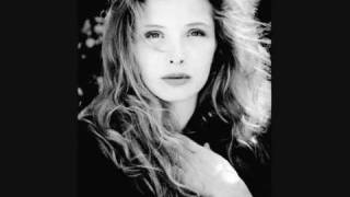 Video thumbnail of "Julie Delpy - Something a bit vague"