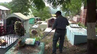 Preparación de cementerios para Día de la Madre