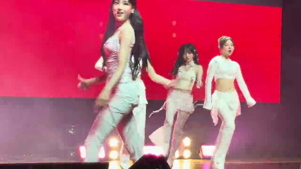 tripleS 트리플에스 - Wake Up (Are You Alive) 4k60fps Fancam 250919 LA tripleS Alpha Percent @%