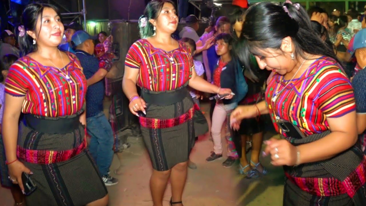 LIZZI MIRANDA Y CHINITA AGUILAR ASI SE BAILAN AGRUPACIÓN XOYITA MÚSICAL 