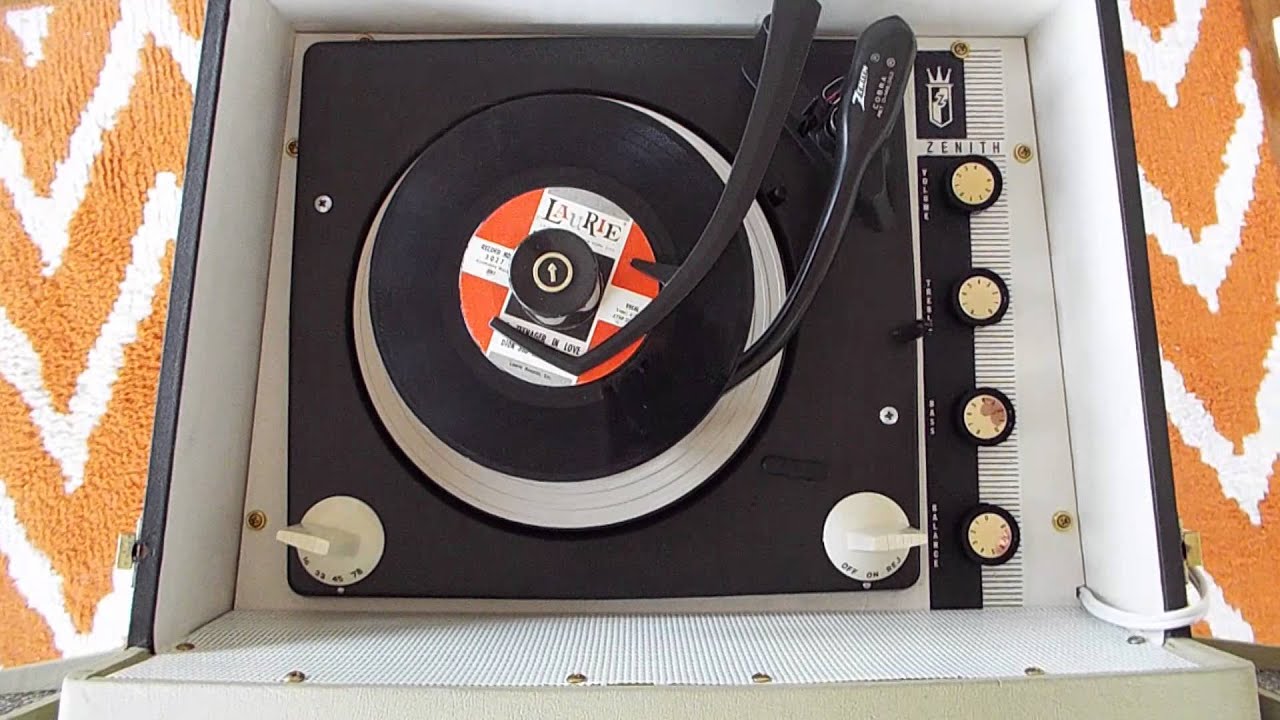 Zenith Automatic Stereo Record Player Playing A Stack Of 45 RPM zenith-automatic-stereo-record-player-playing-a-stack-of-45-rpm