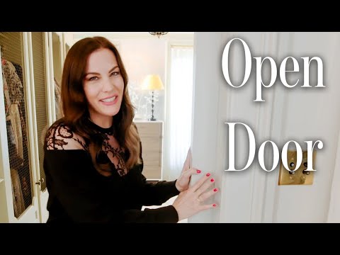 Video: Liv Tyler overskygges af lillesøster