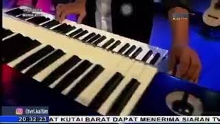 Download Lagu Hitam putih band - dunia dalam berita (the rollies cover) MP3
