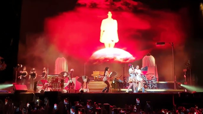 El video de Lana del Rey que da la vuelta al mundo en medio de la  cancelación de sus shows en México