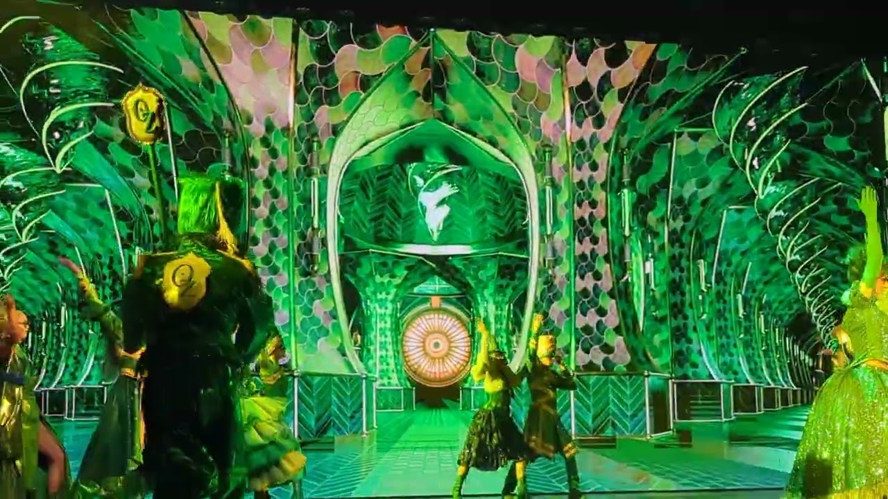 Wizard of Oz the musical on Icon of the Seas!! 