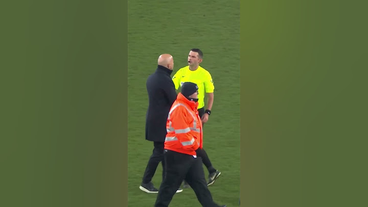 Het moment dat Arne Slot een rode kaart kreeg van Michael Oliver 👀