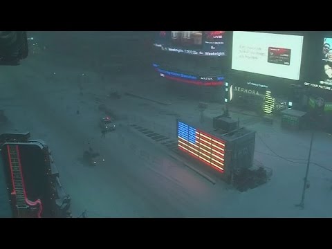 Incredible timelapse shows New York City filling with snow