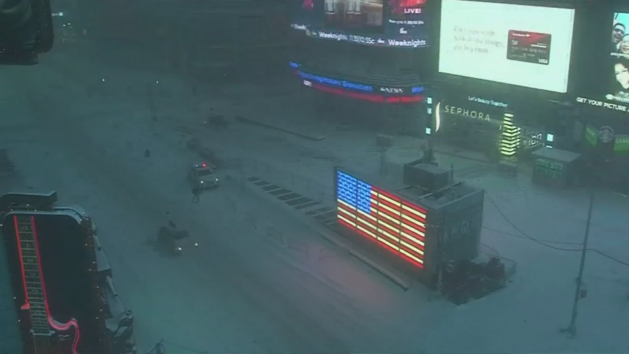 Incredible timelapse shows New York City filling with snow - YouTube