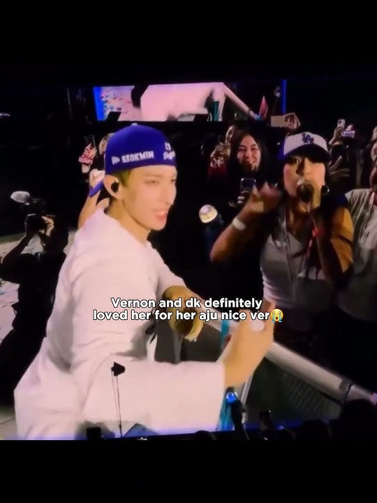 This is a new AJU NICE ver. she came prepared lmao😭😭 #seventeen #concert #carats #performance