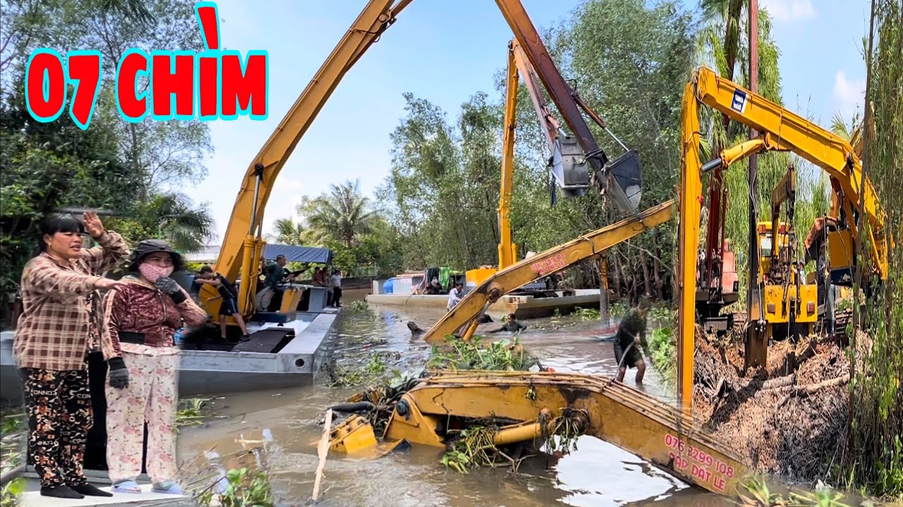 Hồi hộp Ba xe cuốc cần dài cùng 03 xe cứu hộ Giải cứu xe cuốc 07 cần dài chìm phà
