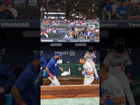 JHey making the rounds in the dugout. 😂 #dodgers #mlb #sports #baseball #losangeles #atlanta