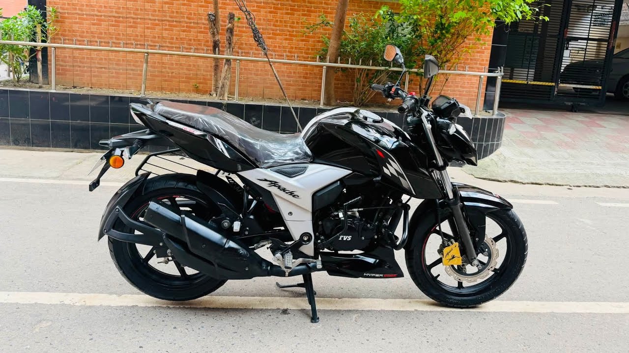 TVS Apache RTR 160 4V 2023 Black