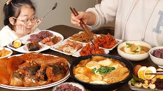 Mukbang :)My husband and daughter's favorite Korean food (Braised mackerel, soft tofu).