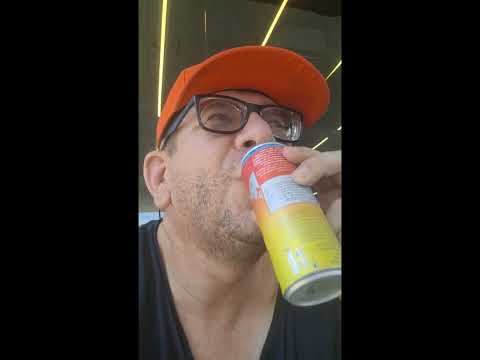 Acabou o Red Bull Pêssego,  agora vai maçã mesmo !