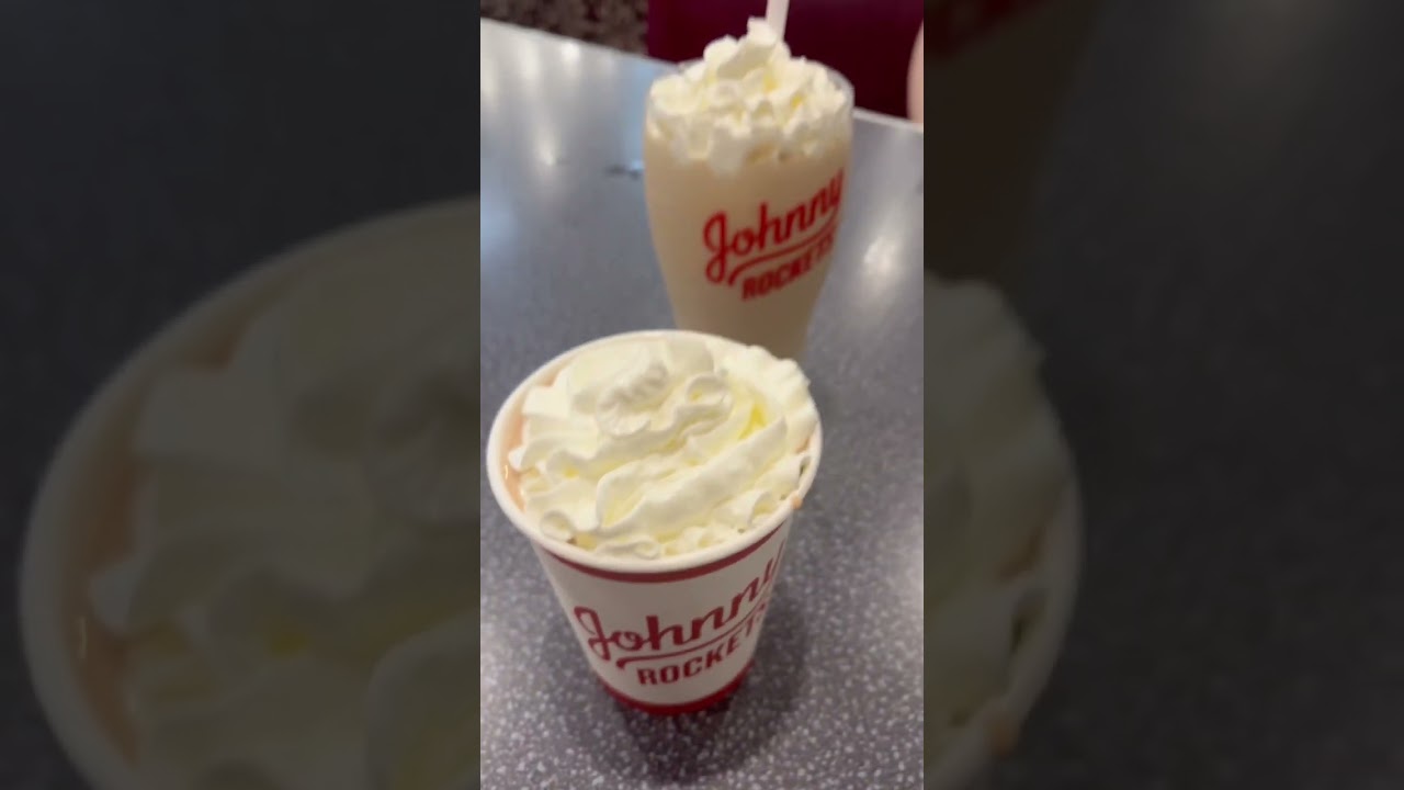 Always a good time for burgers😋. 📍Johnny Rockets🚀.