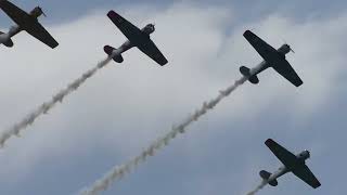 five planes synchronized flying