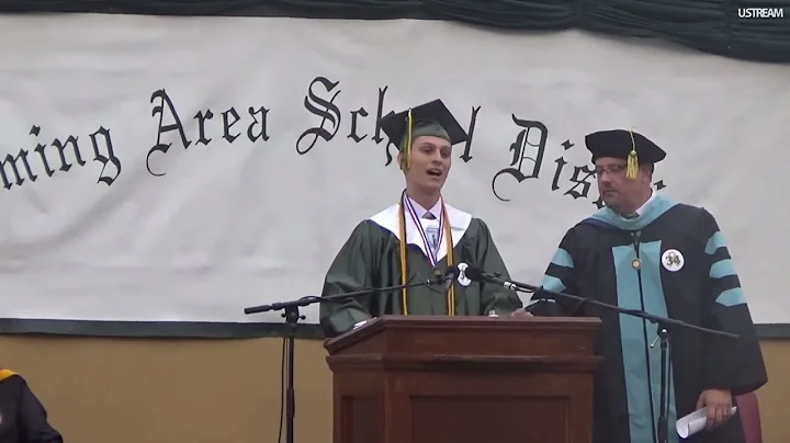 Valedictorian's graduation speech cut off after he criticizes school's administration - DayDayNews