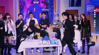 Anqi Vs Klu. Anqi Failed To Splash The Water To Lukeran Because Of Her Height. Poor Baby Anqi