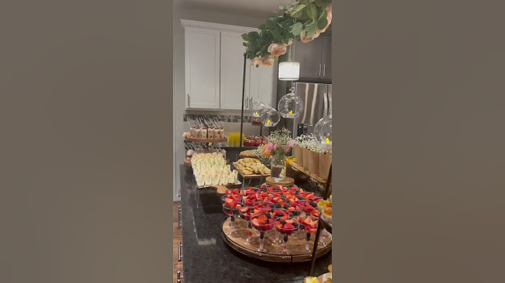 Baby Shower. Stunning Table setup 😍 Lots of delicious food, dessert and drinks. Baby is brewing!