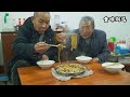 【食味阿远】阿远做猪肉白菜炖粉条，冷天咝溜粉条吃，大伯和老爸都说真地道 | Pork and Cabbage Stewed Vermicelli | Shi Wei A Yuan