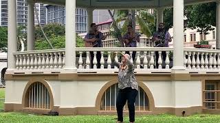 ʻŌlauniu - "Hanalei Moonʻ" with Hula by Aunty Sylvia