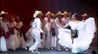 "El Colas" from JAROCHO: the unexpected Mexican Spectacular "El Colas" from JAROCHO: the unexpected Mexican Spectacular