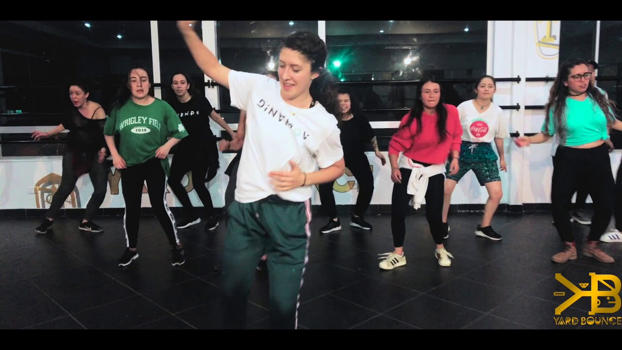 Locking por Lucy Cobaleda, Yard Bounce. camera iphone 8 plus apk