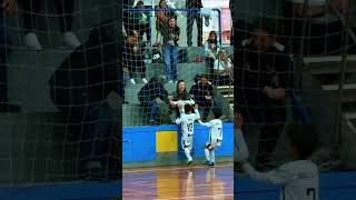 Dentro de quadra é raça, entrega e coração! #Futsal #BaseForte #FutebolDeBase #Shorts #Futebol