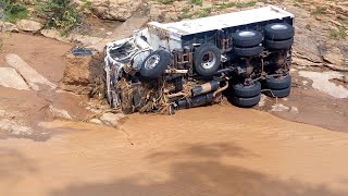 SEE HOW A LORRY WAS SWEPT AWAY BY HEAVY FLOODS ALONG RUAI BYPASS ROAD!!!