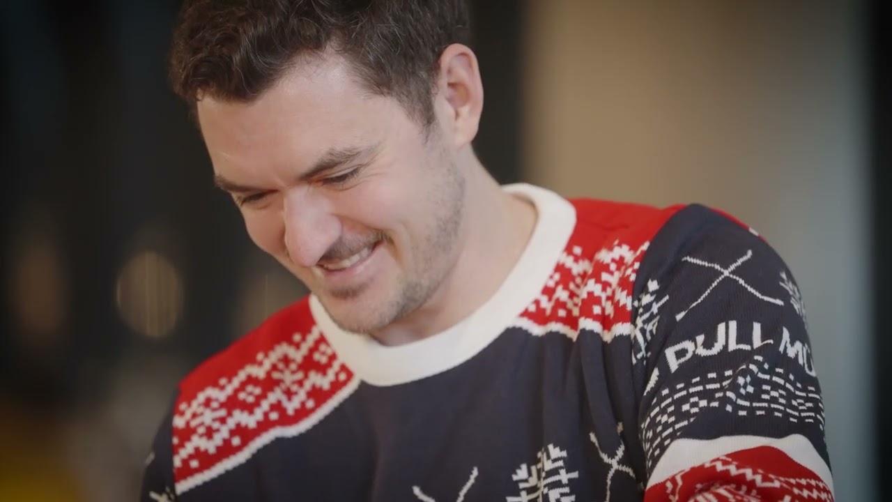 FROHE WEIHNACHTEN VON DEN RED BULLS I Lebkuchenhaus bauen mit Ryan Murphy und Brady Ferguson