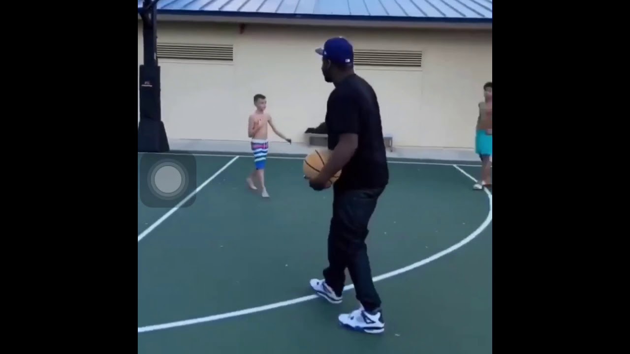 BLUEFACE PLAYING BASKETBALL AND SHOOTING A GUN - YouTube