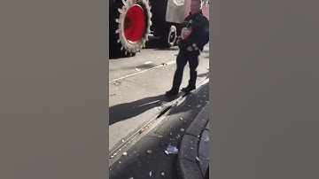 Gabbing German Police Man @Defqon1
