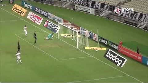 jogo anulado? juiz anulado o gol, válida, e volta atrás de novo. Ceará X São Paulo.