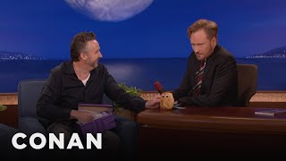 Harland Williams Gives Conan A Magic Onion Bun Conan On Tbs