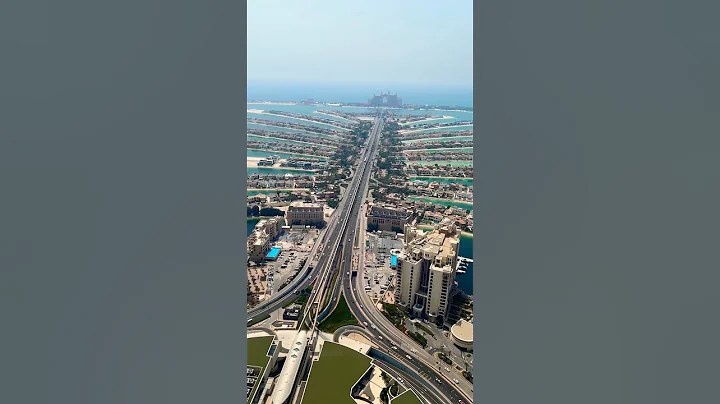How incredible is this view of the Palm Jumeirah #travel #dubai #palmjumeira #thingstodo #visitdubai