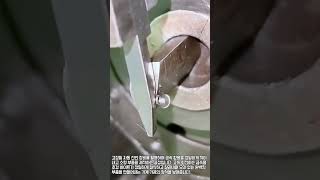 회전하는 금속이 정밀한 핀으로 변하는 과정 #worker #process #lathe #machining #metalwork