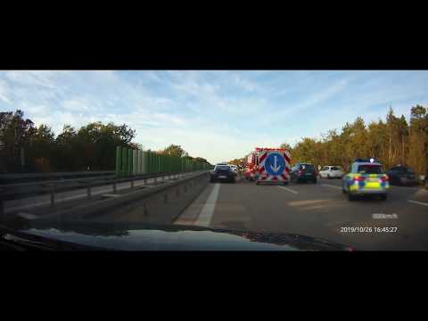 Chronik einer Vollsperrung, von Gaffern und Blockierung der Rettungsgasse durch die Feuerwehr