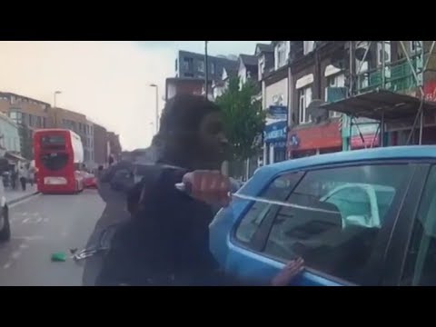 The moment a furious cyclist armed with huge 'zombie knife' smashes car window | ITV News