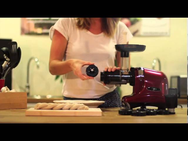 Oscar Neo Makes Pasta - YouTube