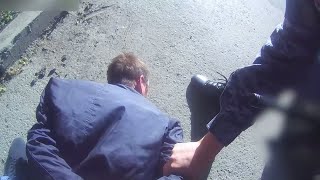 Росгвардейцы шнуруют поджигателя кафе. Real video