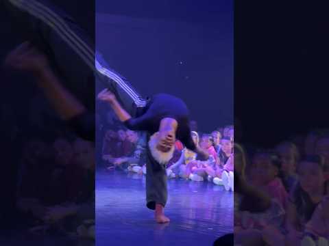 😱INCROYABLE ! Il est impressionnant… 🤯Note son impro /10 ✍🏽📝#freestyle #show #viral #dancereels
